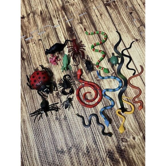 Creepy Crawly Figures Snakes Rats Spiders Bugs - Picture 1 of 9